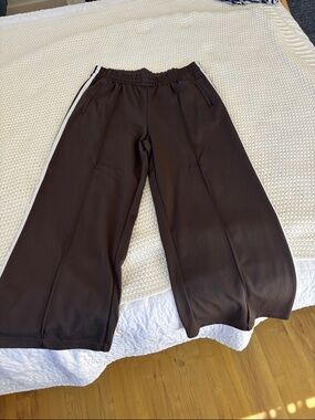 Athleta Tempo Mid Rise Wide Leg Track Pant Women’s size L Petite